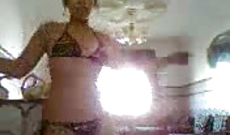 Laura エロ 動画 女子 向け Kraft screwing彼女のお尻とともに巨大なバイブレータ